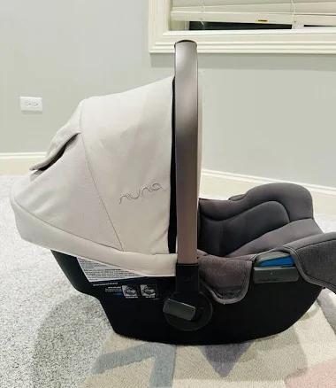 Nuna Pipa Lite Black Infant Baby Car Seat With Adapter Base