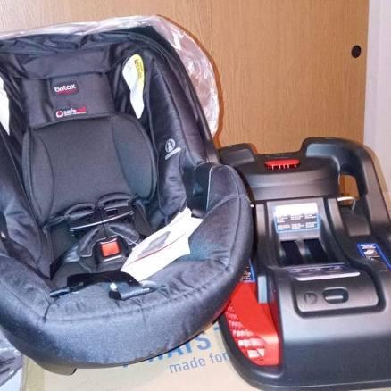 Britax B-Safe 35 Car Seat & Extra Base - New Kids | Color: Black