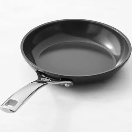 Le Creuset Essential Nonstick Ceramic Fry Pan
