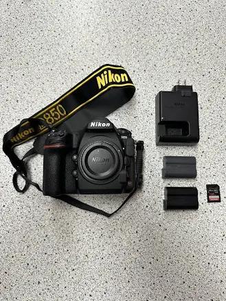 Superb Nikon D850 Kit 45.7mp Body 128 Sd 2 Batteries Charger Only 227