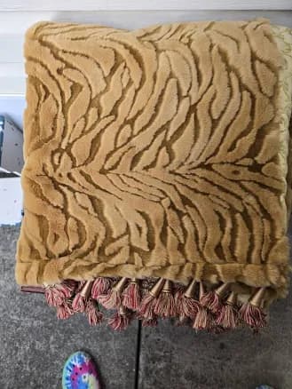 Luxurious Reversible Fur-like Throw Blanket 54×34