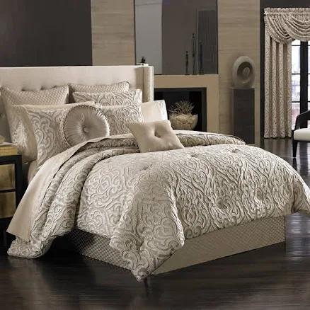 J. Queen New York Astoria Comforter Set