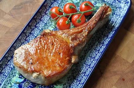 Bone-In Pork Chop 16 oz