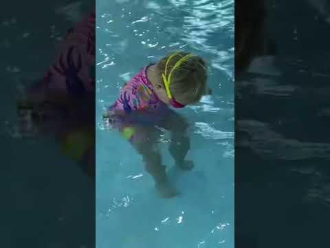 How To Put On Goggles For Baby Swimming #goggles #swimming #underwater #aquatic #babyswimming