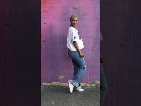 What Shoes to Wear With Flare Jeans & Wide Leg Pants