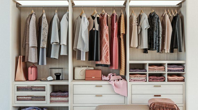 an organized that has the closet feel bigger