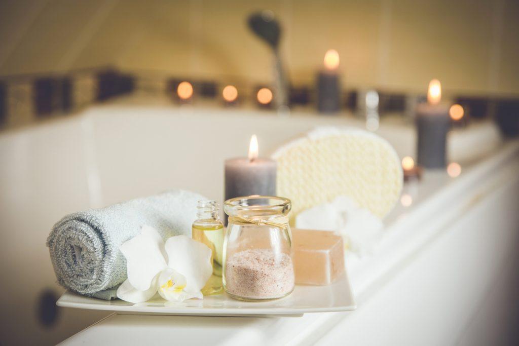 candles create a luxury spa feeling in a small bathroom